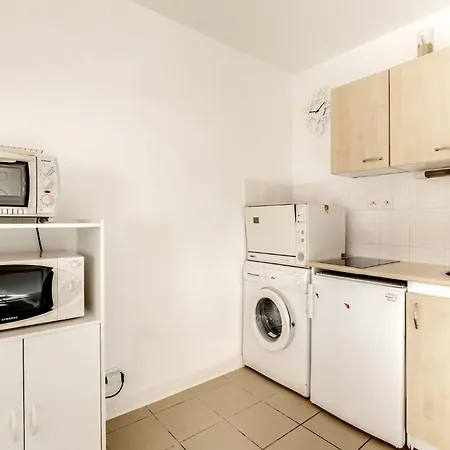 Apartment : T2 Avec Terrasse, A 50m De L'ocean Et Proche Centre, Parking Prive - Fr-1-521-62