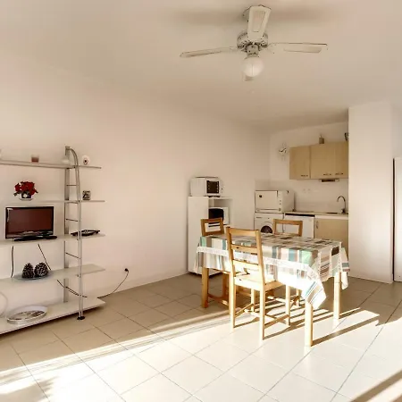 : T2 Avec Terrasse, A 50m De L'ocean Et Proche Centre, Parking Prive - Fr-1-521-62 Apartment