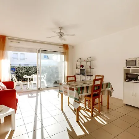 : T2 Avec Terrasse, A 50m De L'ocean Et Proche Centre, Parking Prive - Fr-1-521-62